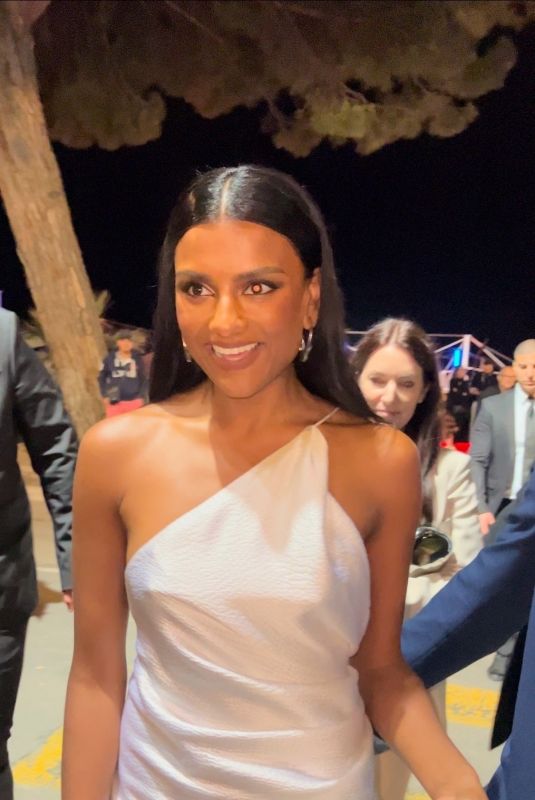 SIMONE ASHLEY Leaves L