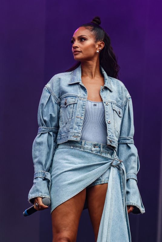 ALESHA DIXON Makes a Surprise Special Guest Appearance at The Mighty Hoopla 2024 in London 06/01/2024