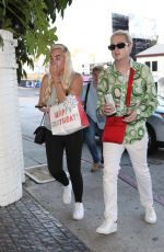 AMANDA BYNES Arrives at Friend