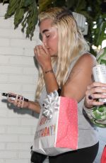 AMANDA BYNES Arrives at Friend