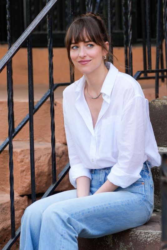 DAKOTA JOHNSON on the Set of Materialists in New York 06/05/2024