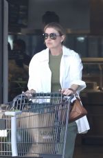 ELLEN POMPEO Shopping at Lazy Acres Market in Los Feliz 06/24/2024