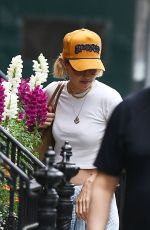GIGI HADID Leaves Bradley Cooper