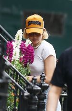 GIGI HADID Leaves Bradley Cooper