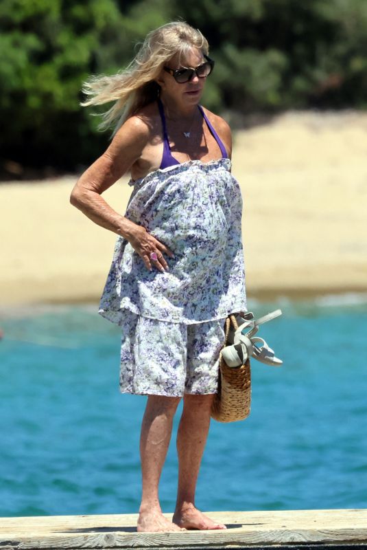 GOLDIE HAWN and Kurt Russell on a Speedboat in Greece 06/15/2024