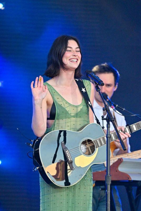 GRACIE ABRAMS Performs Onstage at Jimmy Kimmel Live! in Hollywood 06/20/2024