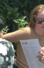 HANNAH EINBINDER Out for Lunch with ZOE LISTER-JONES in Los Angeles 05/31/2024