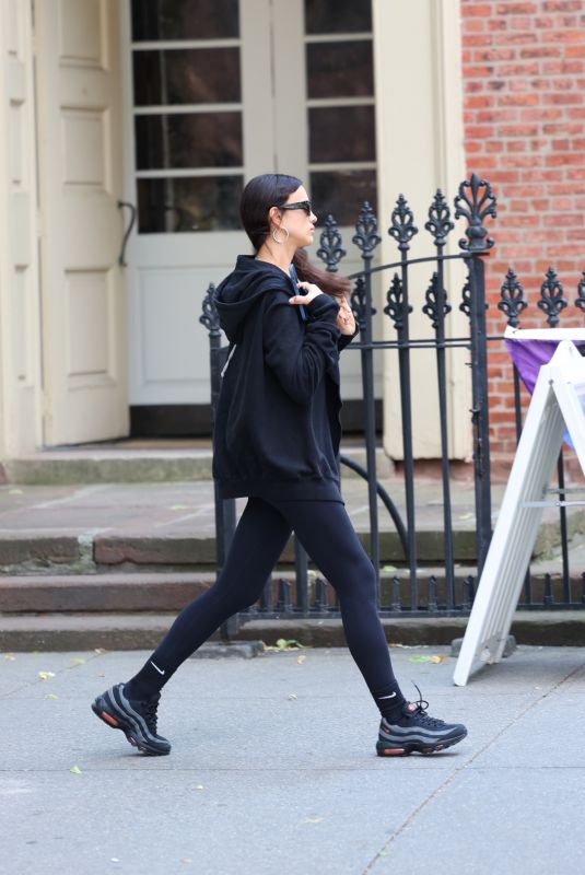IRINA SHAYK Picking up Daughter Lea in New York 06/05/2024