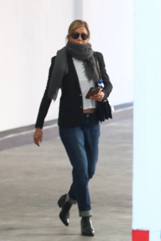 JENNIFER ANISTON Leaves a Skin Care Spa in Beverly Hills 05/30/2024