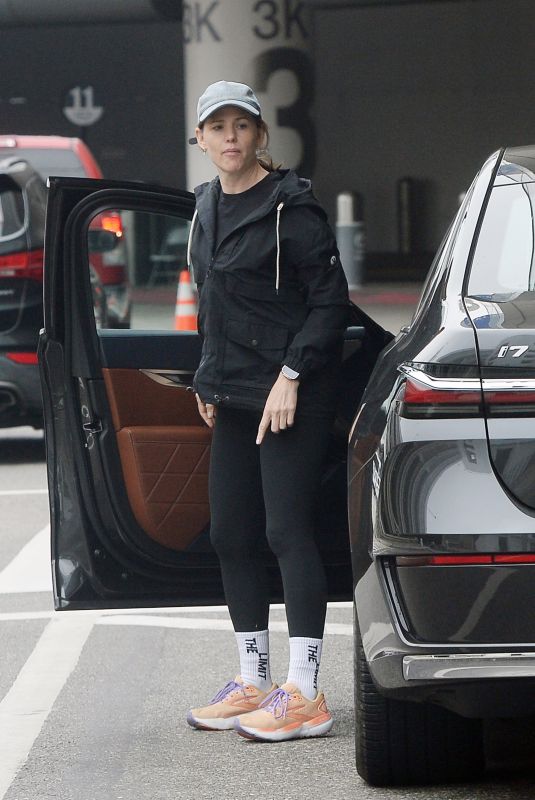 JENNIFER GARNER at LAX Airport in Los Angeles 06/01/2024