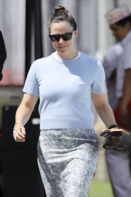 JENNIFER GARNER Out and About in Brentwood 06/16/2024
