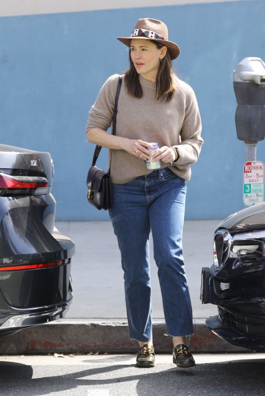 JENNIFER GARNER Out and About in Los Angeles 06/02/2024