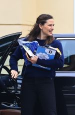 JENNIFER GARNER Out and About in Los Angeles 06/11/2024