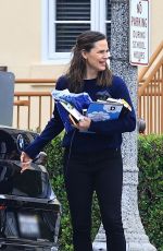 JENNIFER GARNER Out and About in Los Angeles 06/11/2024