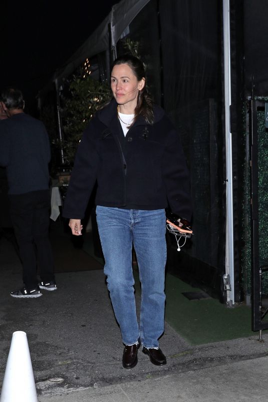 JENNIFER GARNER Out for a Solo Dinner in Santa Monica 06/13/2024
