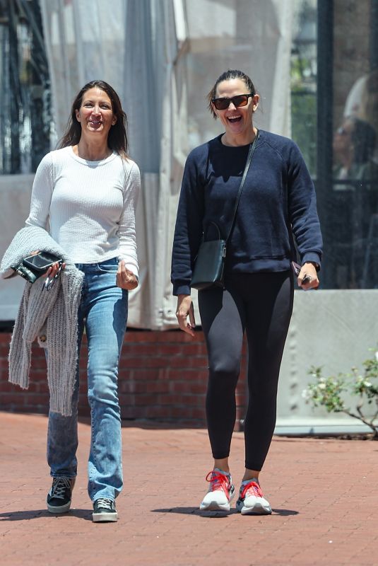 JENNIFER GARNER Out with a Friend in Pacific Palisades 06/10/2024