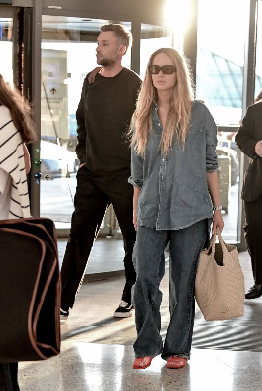 JENNIFER LAWRENCE and Cooke Maroney Arrives at JFK Airport in New York 06/01/2024