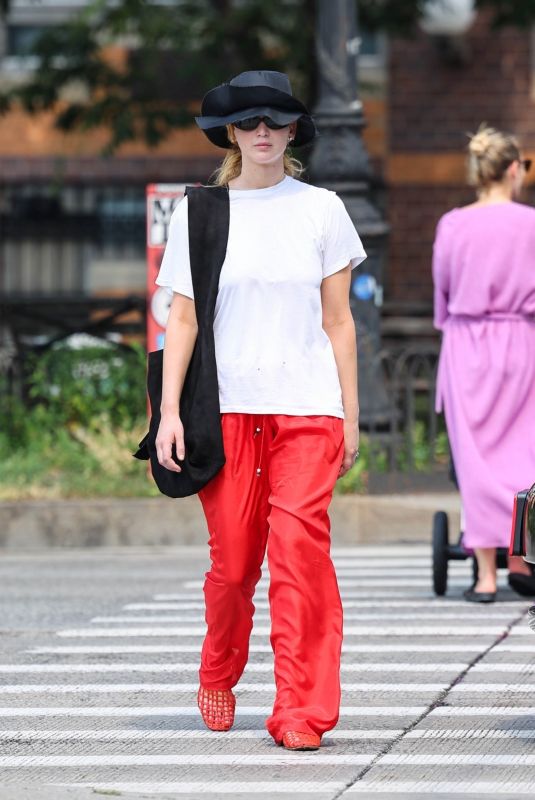 JENNIFER LAWRENCE Out for a Summer Stroll in New York 06/22/2024