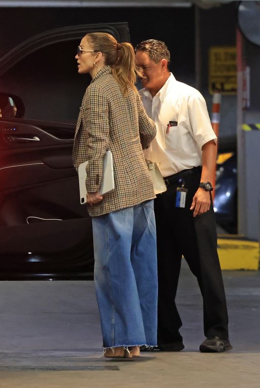 JENNIFER LOPEZ Arrives at Her Office in Los Angeles 06/05/2024