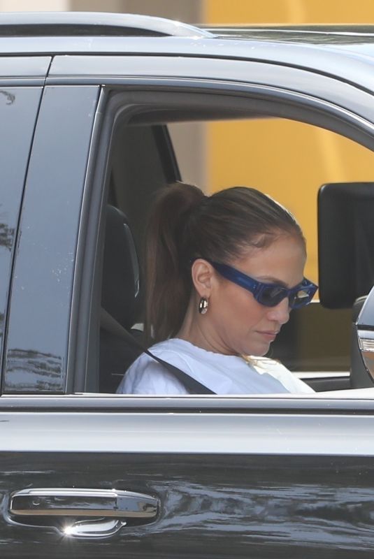 JENNIFER LOPEZ Drop off Her Kids in Marina Del Rey 06/05/2024