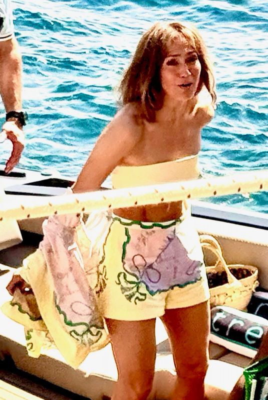 JENNIFER LOPEZ on Vacation in Positano 06/18/2024