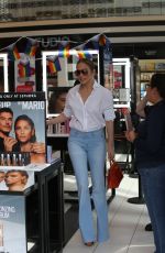 JENNIFER LOPEZ Shopping at Sephora in Beverly Hills 06/11/2024