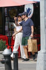 JENNY MOLLEN Grabbing a Meal to-go in New York 06/03/2024