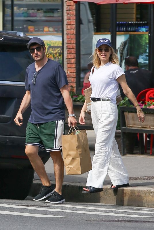 JENNY MOLLEN Grabbing a Meal to-go in New York 06/03/2024