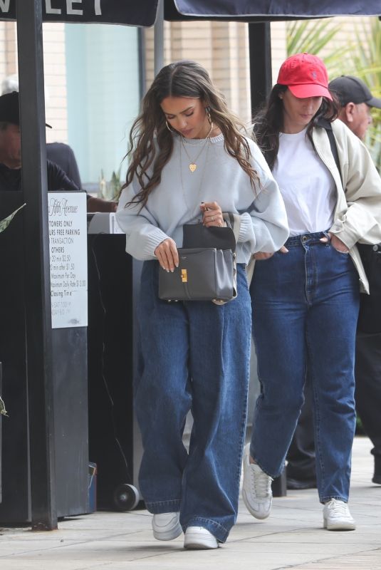 JESSICA ALBA Shopping at Saks Fifth Avenue Store in Beverly Hills 06/13/2024