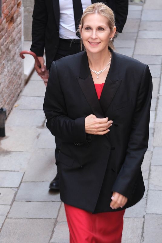 KELLY RYTHERFORD Arrives for Chaumet Jewellery Show in Venice 06/12/2024