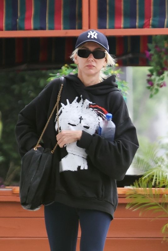 KIMBERLY STEWART Heading to a Gym in Studio City 06/07/2024