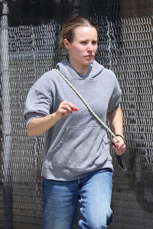 KRISTEN BELL Out for Solo Morning Run in Los Angeles 06/01/2024