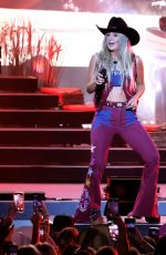 LAINEY WILSON Performs at Country