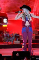 LAINEY WILSON Performs at Country