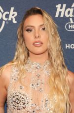 LELE PONS at Shakira