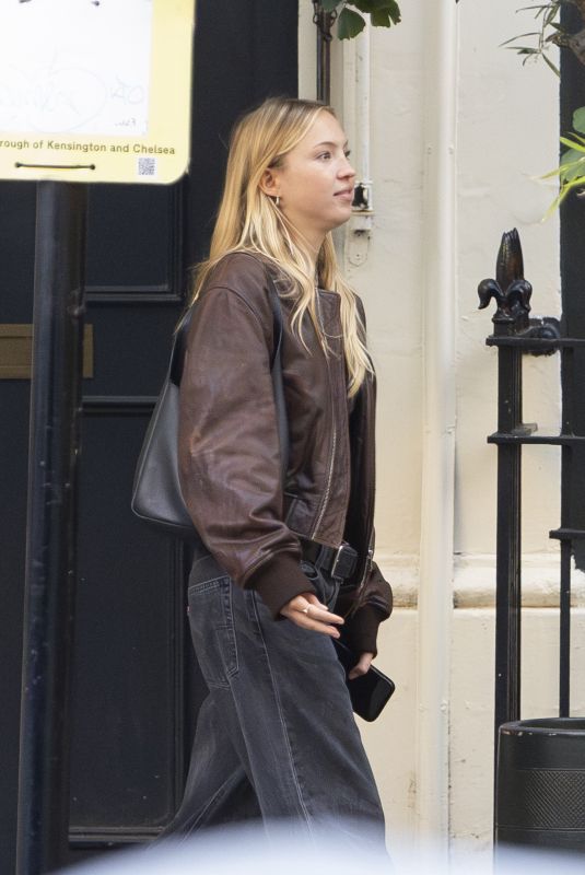 LILA GRACE MOSS Out for Pizza with Friends in London 06/12/2024