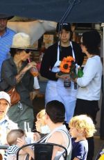 LINDA PERRY and SARA GILBERT Shopping at Farmers Market in Studio City 06/16/2024