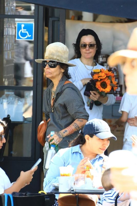 LINDA PERRY and SARA GILBERT Shopping at Farmers Market in Studio City 06/16/2024