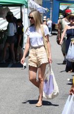 MONET MAZUR Shopping at Farmer