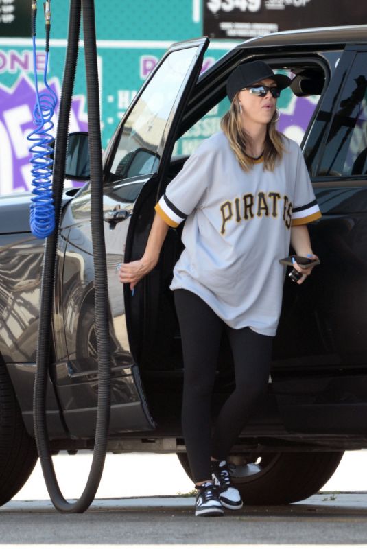 Pregnant LALA KENT Out Shopping in Los Angeles 06/04/2024