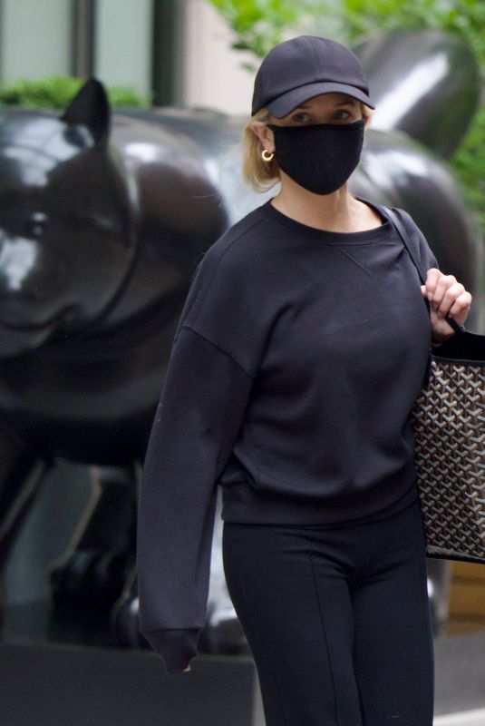 REESE WITHERSPOON Out Shopping in New York 06/11/2024