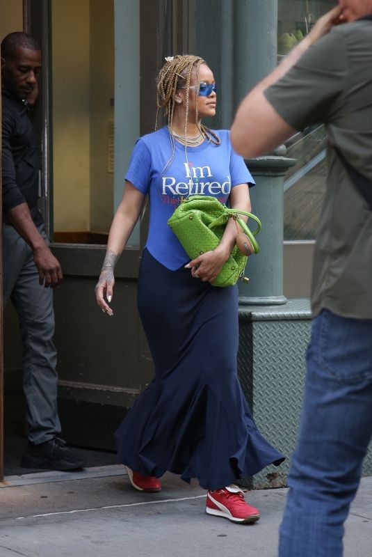 RIHANNA Arrives at a Private Apartment in New York 06/06/2024
