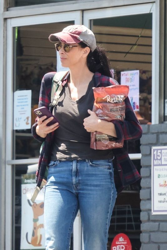 SARAH SILVERMAN Leaves a Pet Store in Los Feliz 06/29/2024