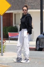 TERI HATCHER Visits a Friend