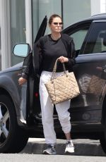 TERI HATCHER Visits a Friend