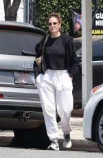 TERI HATCHER Visits a Friend