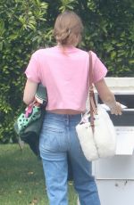 VIOLET AFFLECK Checking Her Dad