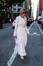 ANNA WINTOUR Arrives at Marc Jacobs Fashion Show in New York 07/01/2024