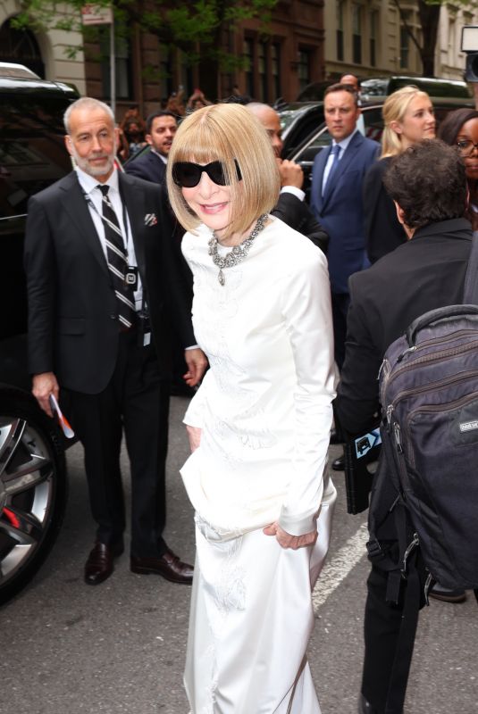 ANNA WINTOUR Leaves Mark Hotel for 2024 Met Gala in New York 05/06/2024