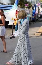 ANNA WINTOUR Leaves Men